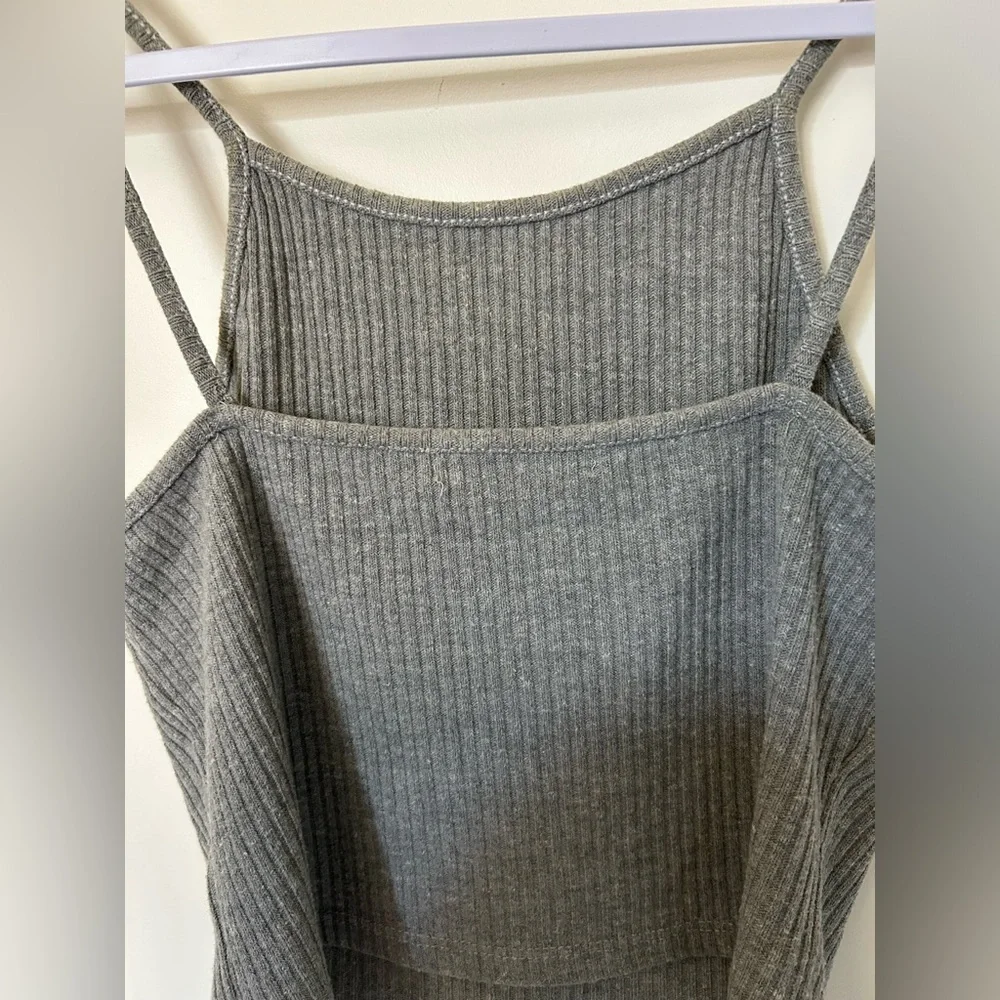 Brandy Melville Gray Ribbed Women's Crop Top - Picture 4 of 5